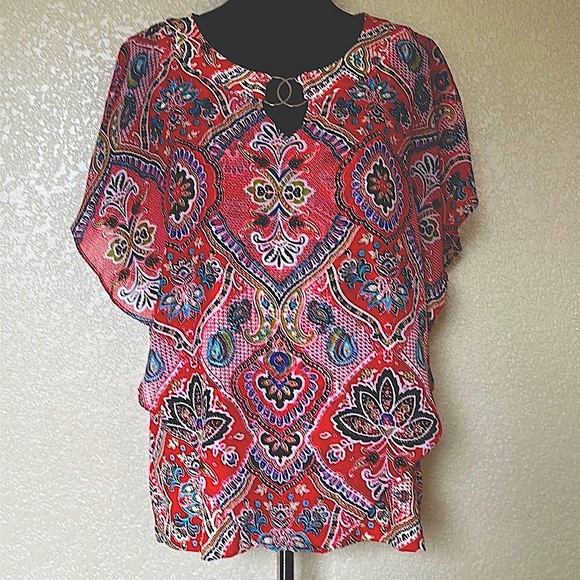 NY Collection Tops - EUC keyhole blouse